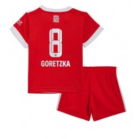 Dres Bayern Munich Leon Goretzka #8 Domaci za djecu 2022-23 Kratak Rukav (+ kratke hlače)